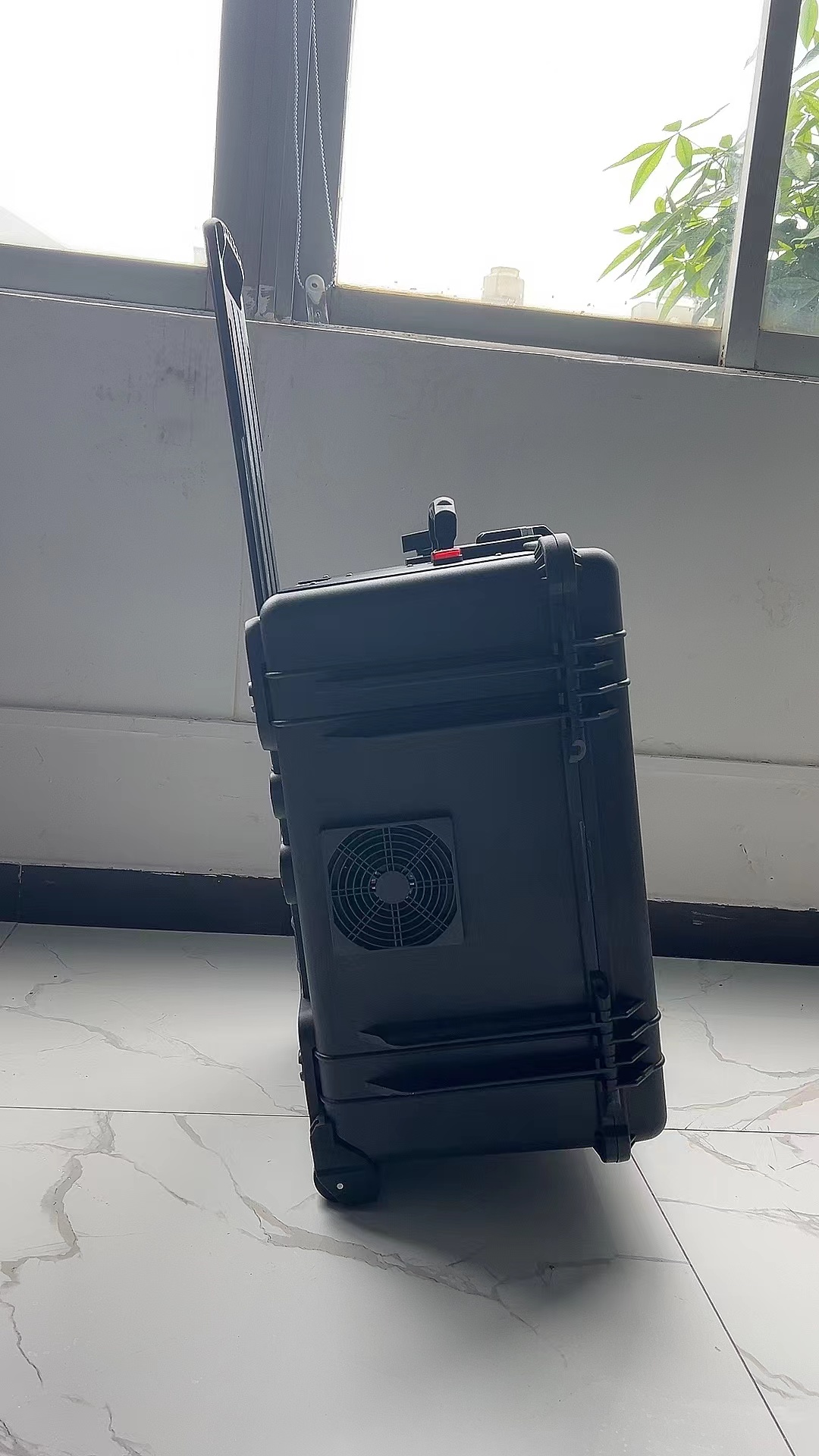 高台手拉箱型移动通信干扰器